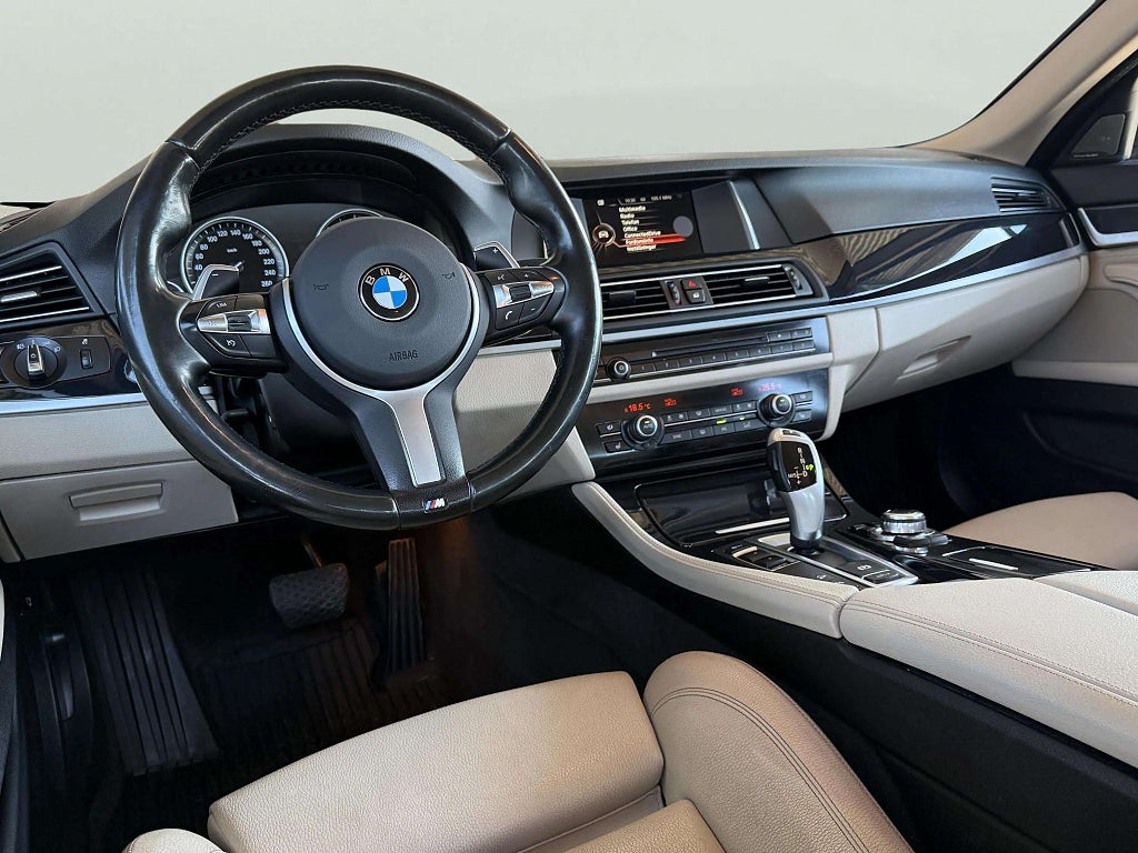 BMW 520d xDrive Touring Steptronic M-Ratt H&K Skinn Drag 2 Ägare - miniatyr 11