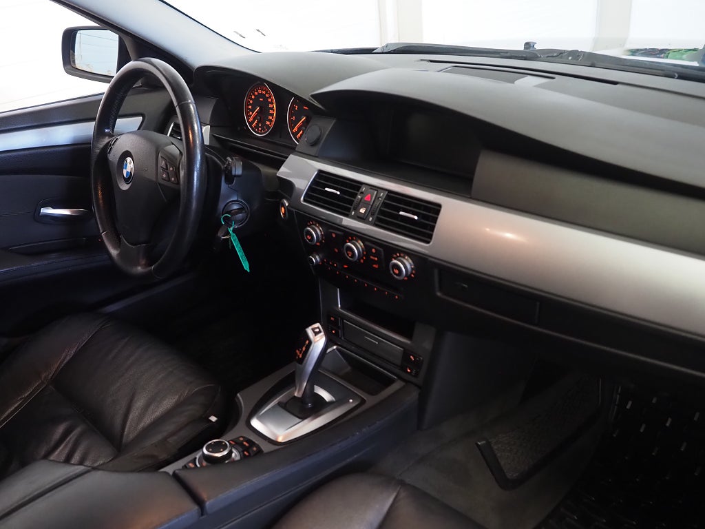 BMW 520i 170hk Touring Comfort Automat Drag P-Sensorer Skinn