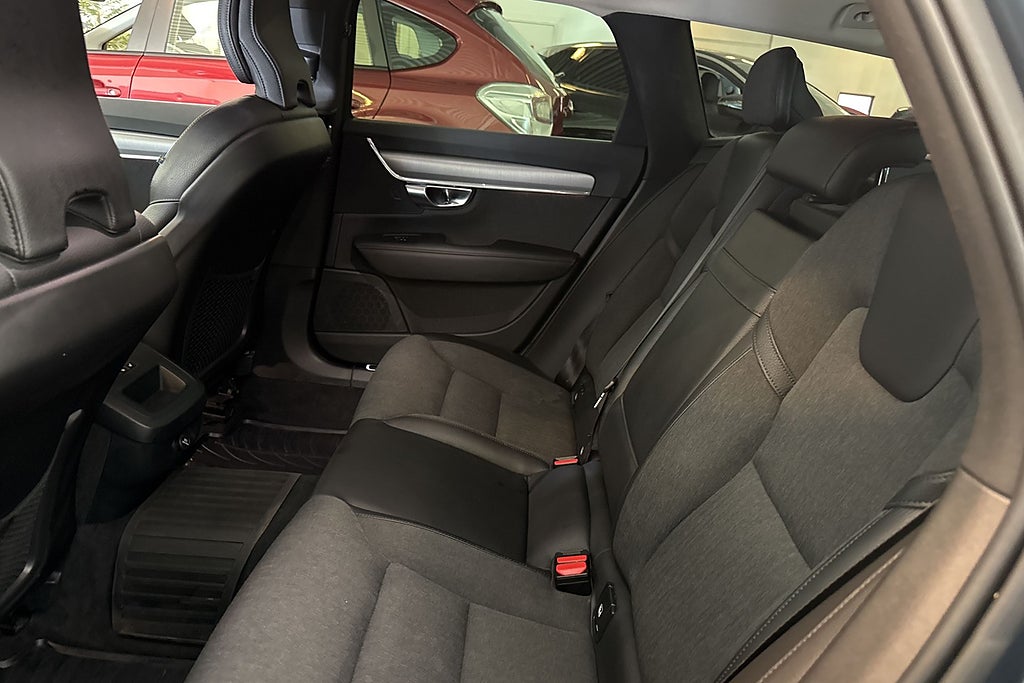 Volvo V90 D4 AWD Geartronic Momentum Kamera Drag Värmare Navi miniatyr 15