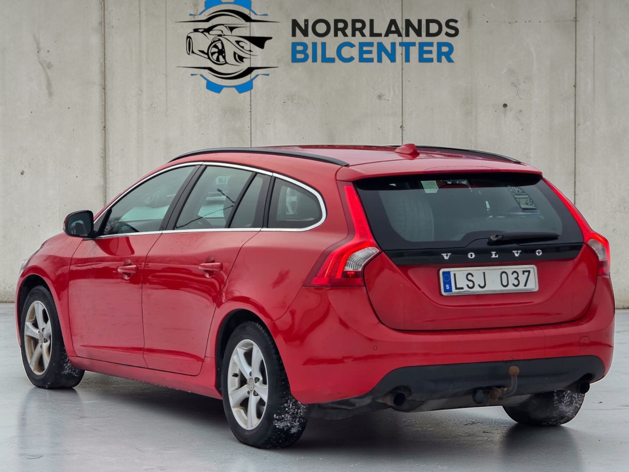 Volvo V60 T3 Momentum 2012, photo 4/39
