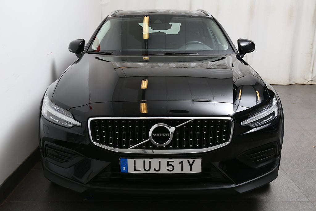 Volvo V60 Cross Country B4 Diesel 197hk Momentum AWD Aut Kamera VOC 2022