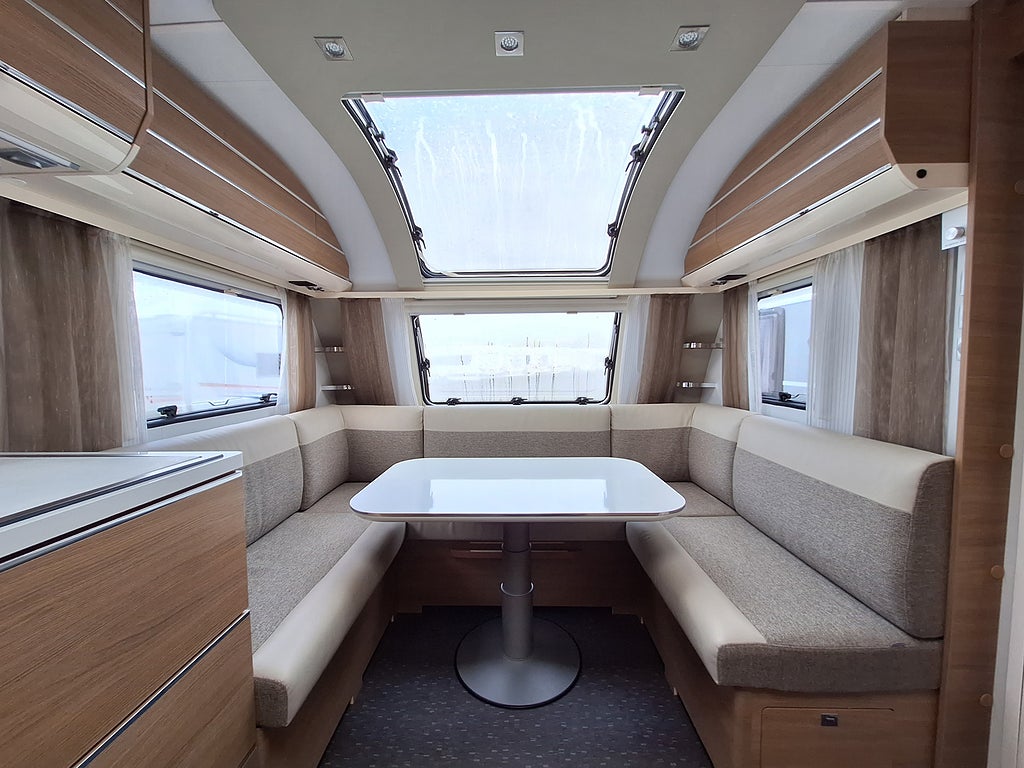 Adria Adora 613 UT Queenbädd