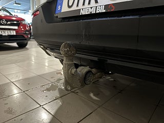 Volvo XC40 D4 AWD Geartronic R-Design Drag H/K Pvärm Pano GPS SoV – bild 17