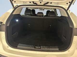 MG HS PHEV Luxury 360° GPS Pvärm Elbaklucka Skinn SoV MOMS – bild 12