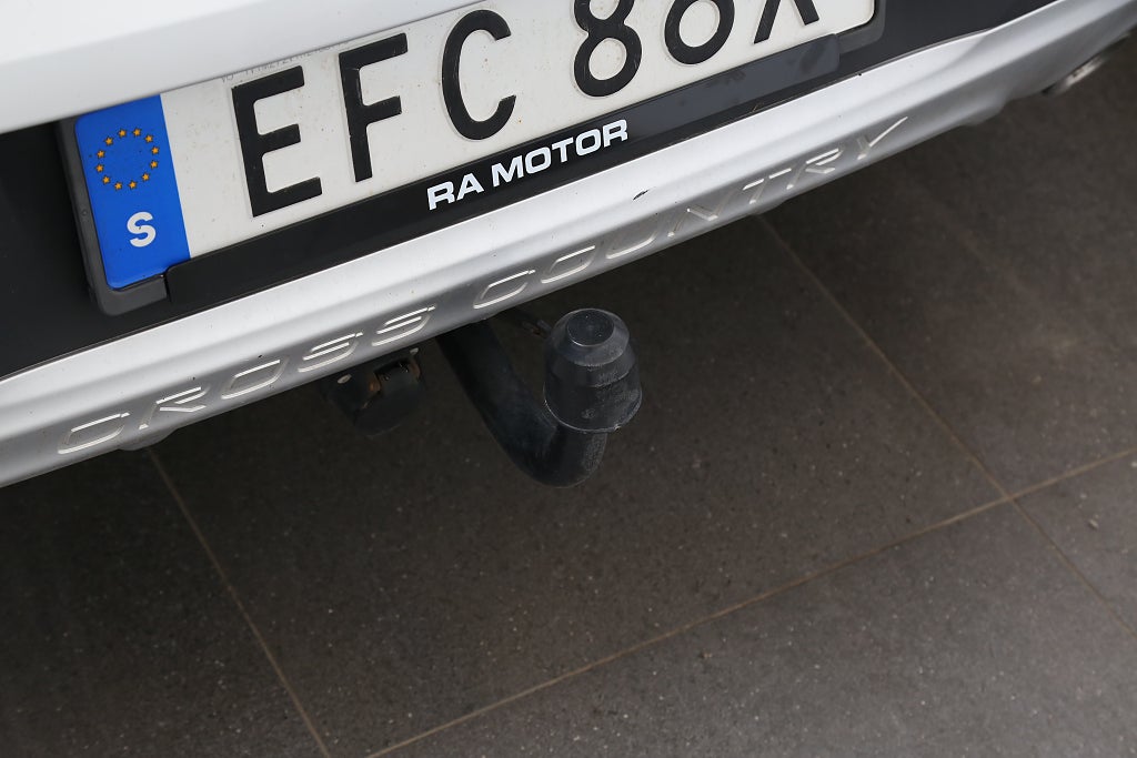 Volvo V40 Cross Country D3 150hk Adv Edition Kamera Värmare Drag 2019