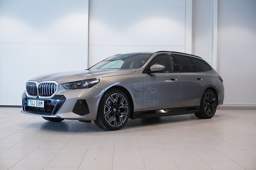 BMW 530e xDrive Touring M-Sport Drag Keyless B W DAP HUD