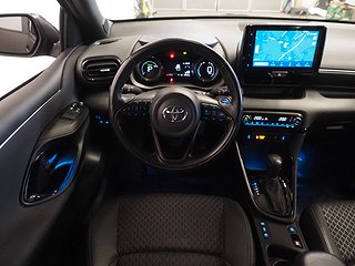 Halvkombi Toyota Yaris 16 av 21