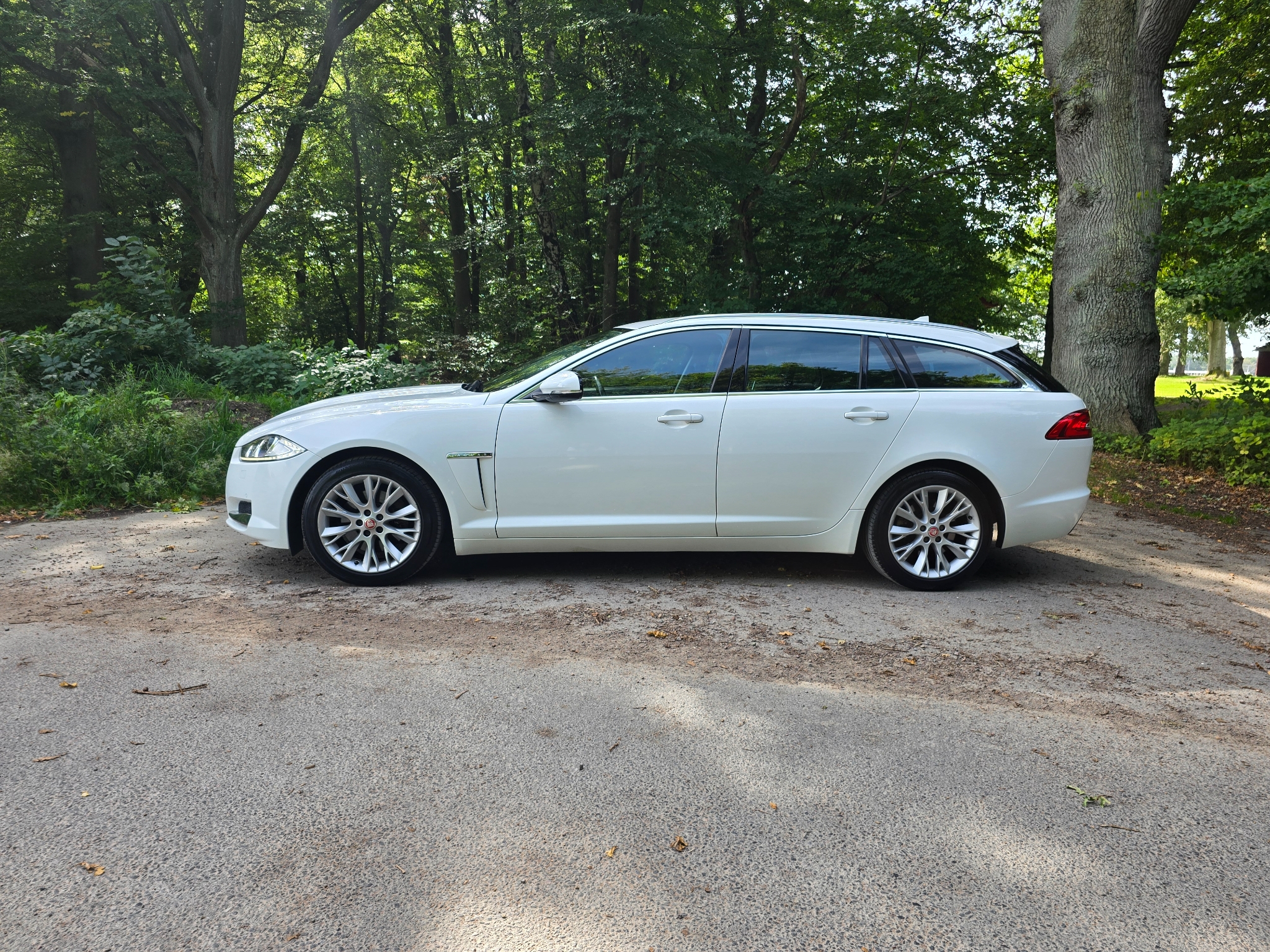 Jaguar XF Sportbrake 2.2 TDi4 2013, bild 2/10