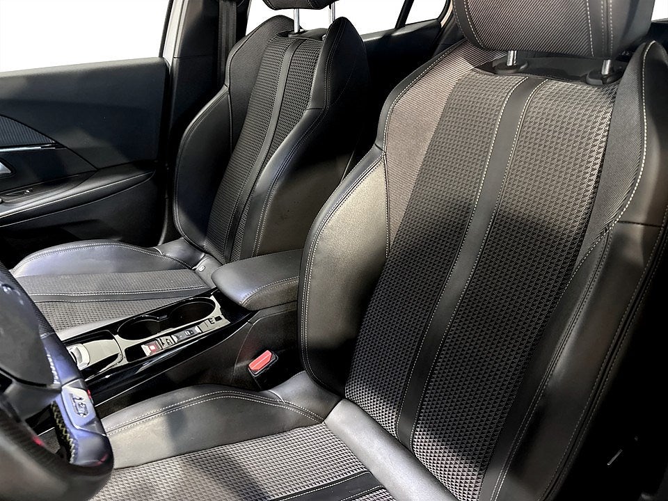 Bild på Peugeot 2008 GT-Line 1.2 PT 130hk Aut - B-KAMERA, DRAG