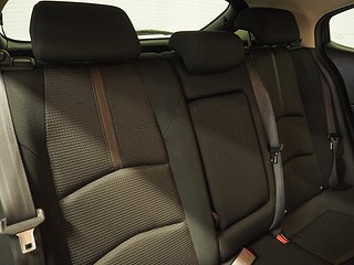 Halvkombi Mazda 3 10 av 19