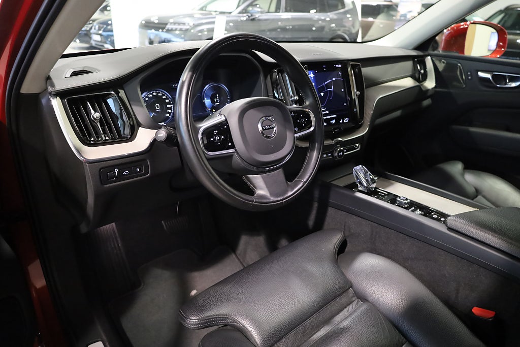 Volvo XC60 Recharge T6 AWD Inscription Orrefors Pano Drag H&K Navi 2021