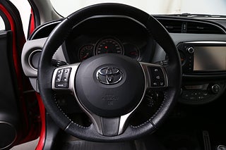 Halvkombi Toyota Yaris 15 av 24