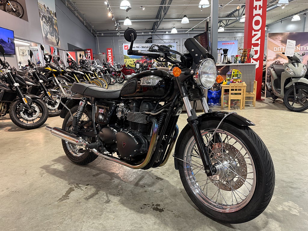 Triumph Bonneville T100 Black #Endast 2060mil# 