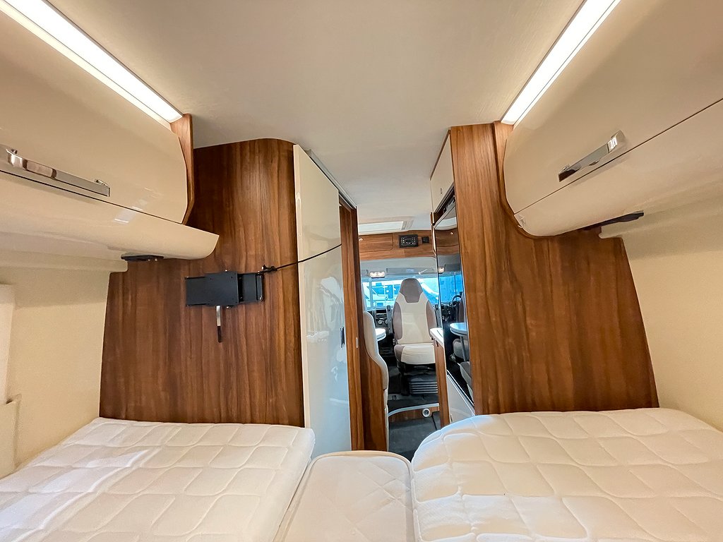 Karmann Davis 620 / AC bodel / Solcell x2/ Långbädd / 3500kg - Karmann
