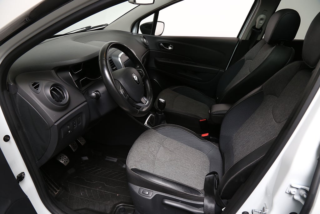 Renault Captur 1,2 TCe BOSE Navi Kamera Pano ”En Svensk Klassiker”