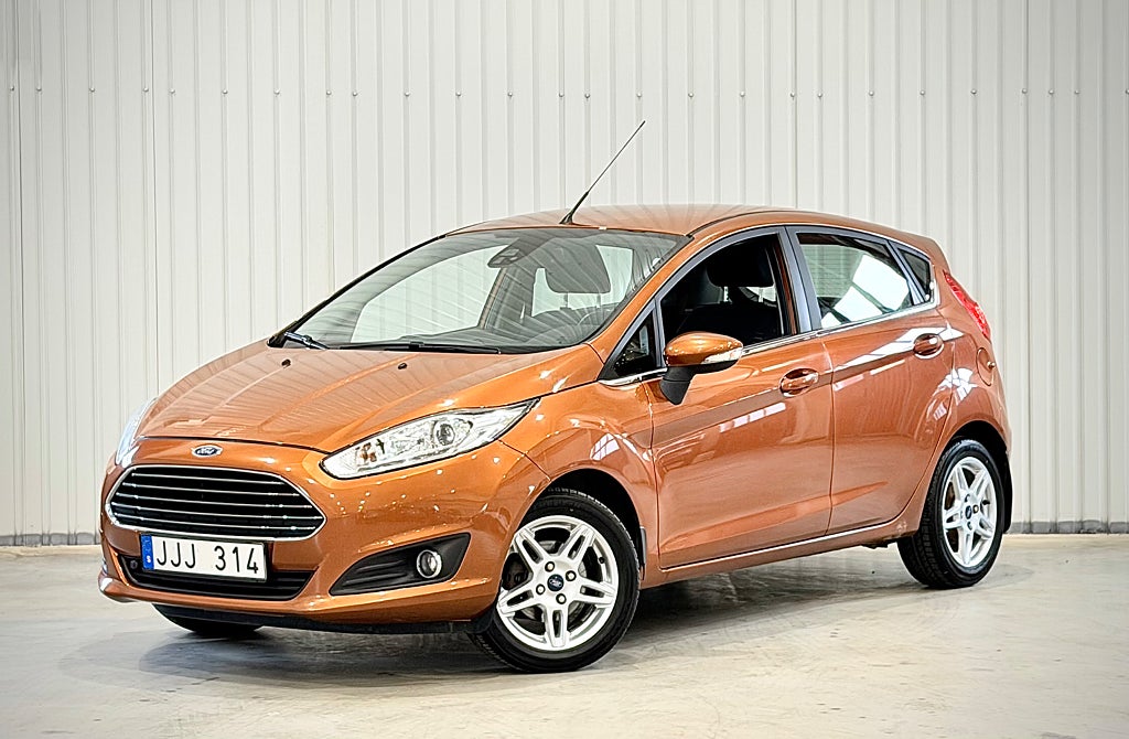 Ford Fiesta 1.0 Titanium KAMREMBYTT M-VÄRM P-SENSORER VÄLSKÖTT 80HK
