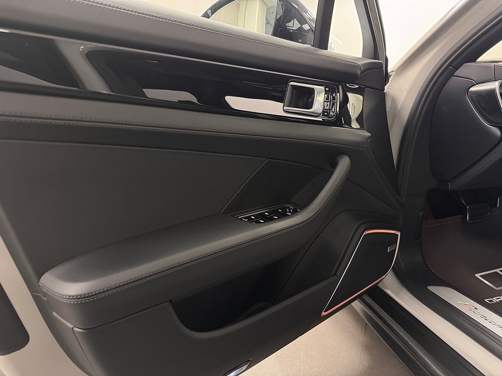 Porsche Panamera 2017 - miniatyr 10