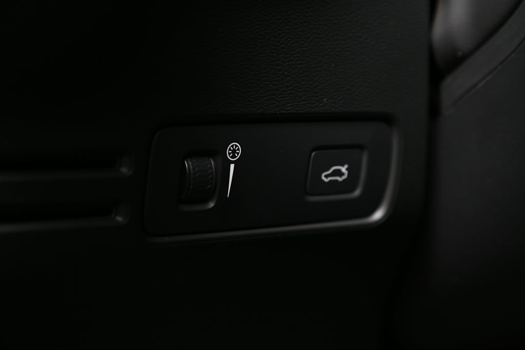 Volvo XC40 T3 163hk Momentum Edition Aut Kamera Navi VOC Drag 2020