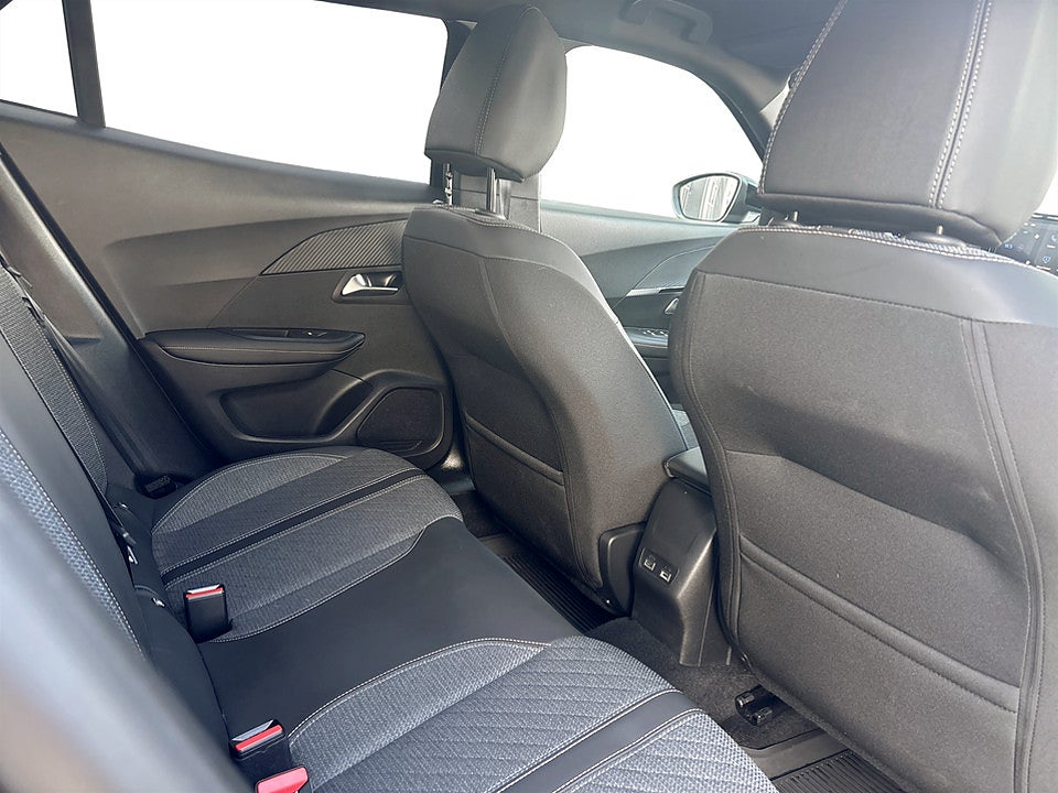 Bild på Peugeot 2008 Allure 1.2 PT 130hk B-KAMERA CARPLAY