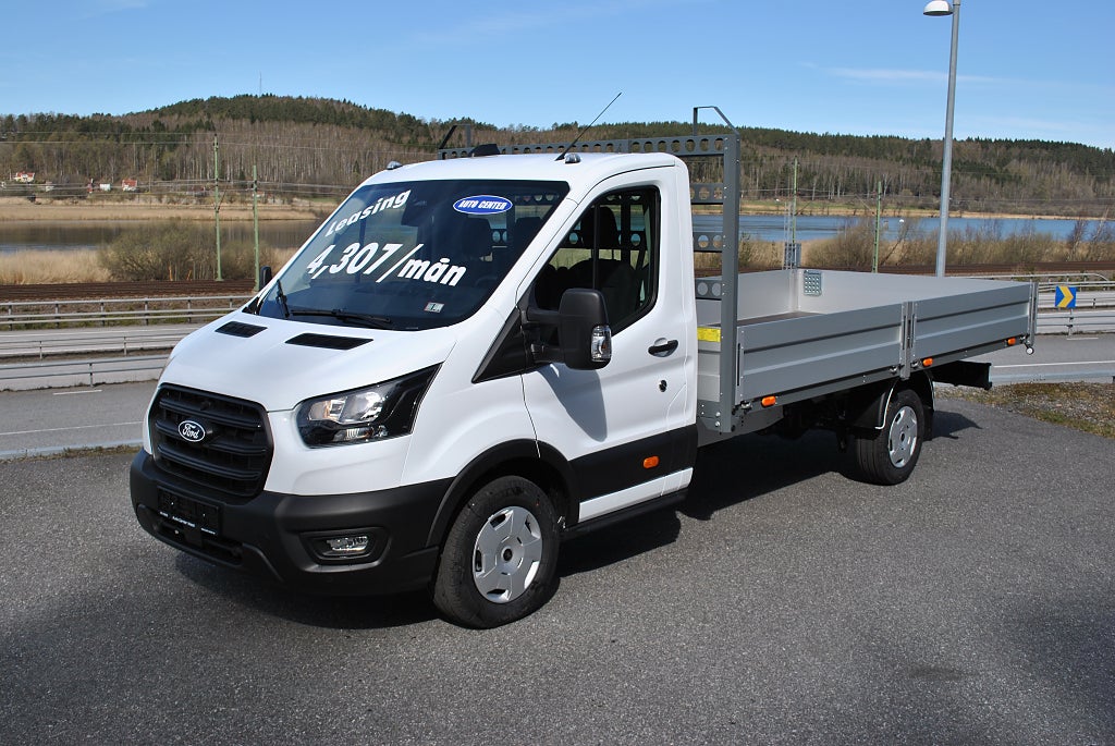 Ford Transit 350 L4 Chassi med 4,4m Flak 
