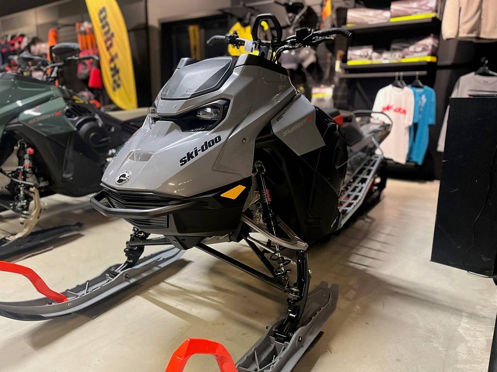 Ski-Doo Summit X 850 E-TEC 154 -26 "Spara 22 500 kr" 
