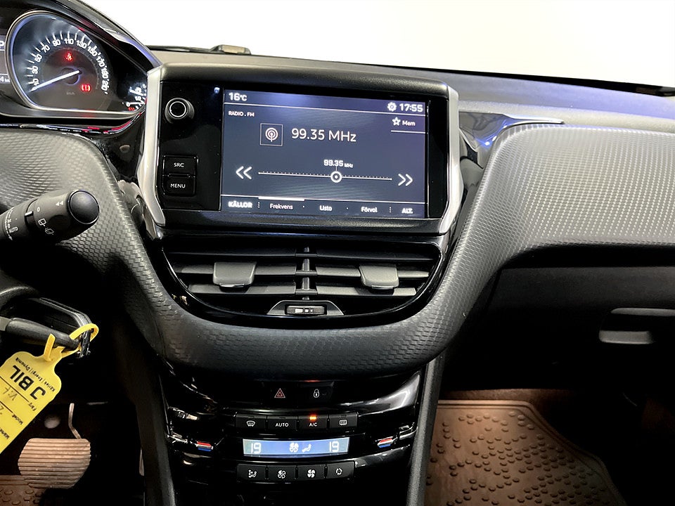 Bild på Peugeot 2008 Allure 1.2 PT 110hk Aut - P-SENSORER BAK