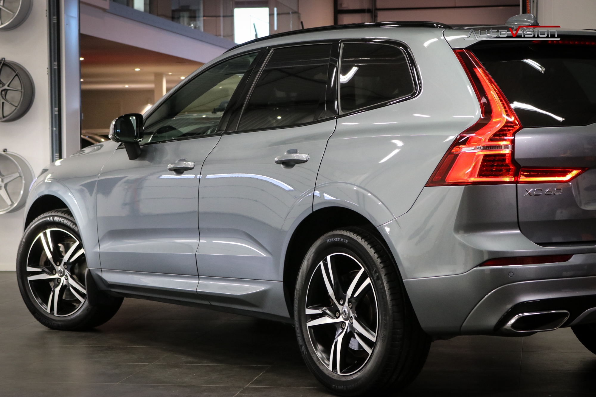 Volvo XC60 B5 AWD 235hk R-Design B&W 2020, kuva 5/10