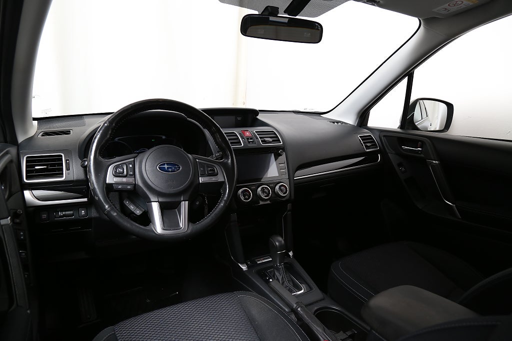 Subaru Forester 2,0D 147hk XS 4WD Aut Kamera Motorv Drag 2016