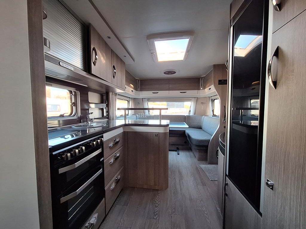 Hobby Prestige 720 WQC Queenbädd, Dusch, Kampanjprodukt!