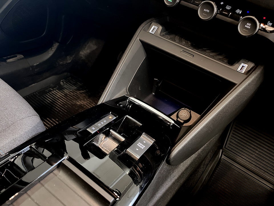 Bild på Citroën C4-X Shine 1.2 PT 130hk Aut B-KAMERA RATTVÄRME