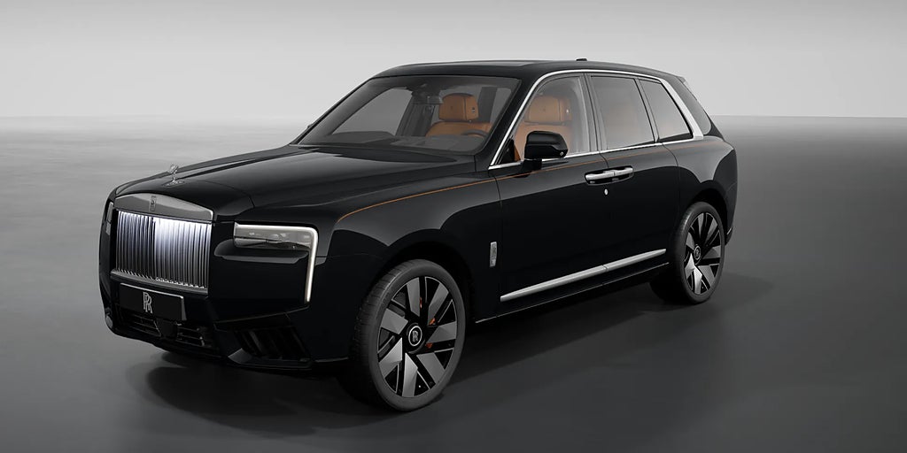 Rolls-Royce CULLINAN Series II 2026 Stars 4-seat TV Fascia 23" Bespoke Audio