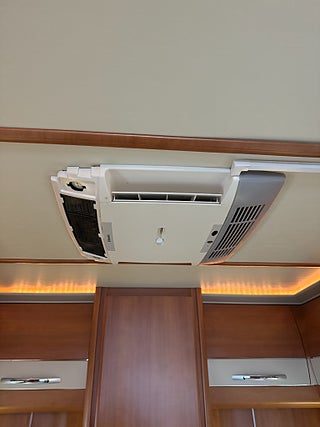 Husbil-halvintegrerad Hobby Toskana Exclusive 750 ELC 19 av 24