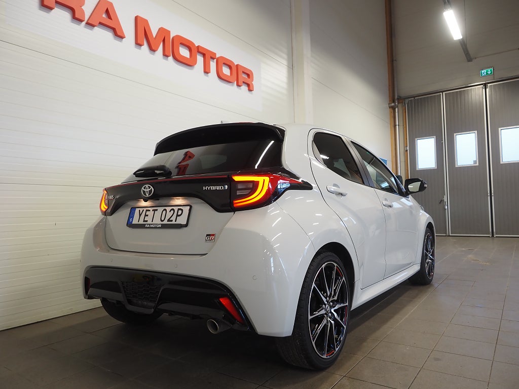 Toyota Yaris Hybrid 116hk CVT GR Sport |Navi|Backkamera|HUD|