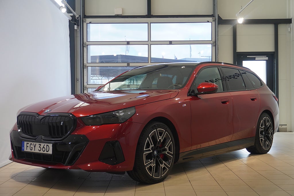 BMW i5 eDrive40 Touring M Sport Pro Panorama Fartpilot Pro Drag | Ränta