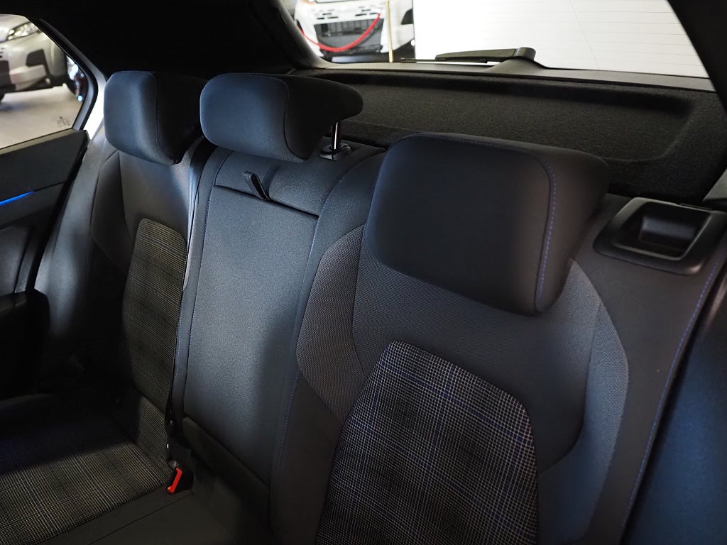 Volkswagen Golf GTE 1.4 TSI Plug-in 245hk Drag P-Värm Kamera Navi IQ 2023