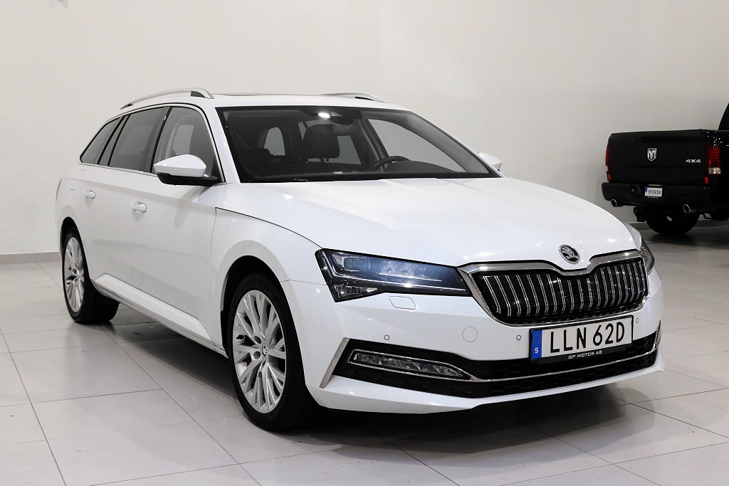 Skoda Superb iV Kombi 1.4 TSI iV Business Edition, / Drag / Värmare