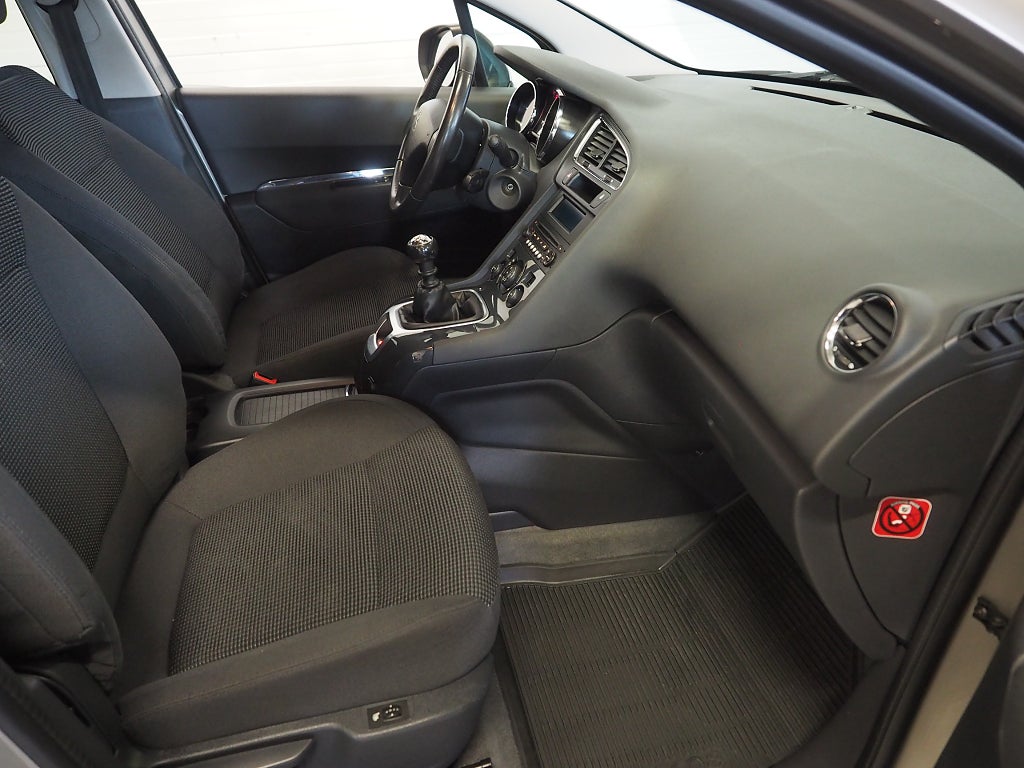 Peugeot 5008 1.2 PureTech 130hk | 7-sits | Farthållare