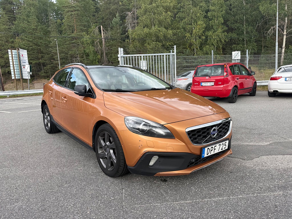 Volvo V40 Cross Country D2 115hk Automat Summum Business Edition Navi Panorama