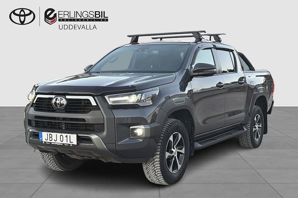Toyota Hilux 2.8 AUT D-CAB 4WD INVINCIBLE FLAKJALUSI V-HJUL