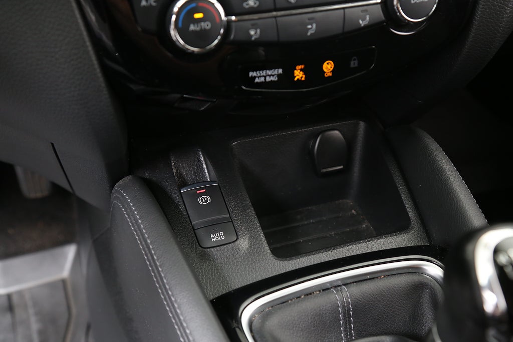 Nissan Qashqai 1,3 DIG-T 140hk 360°-kamera Keyless Navi Drag 2021
