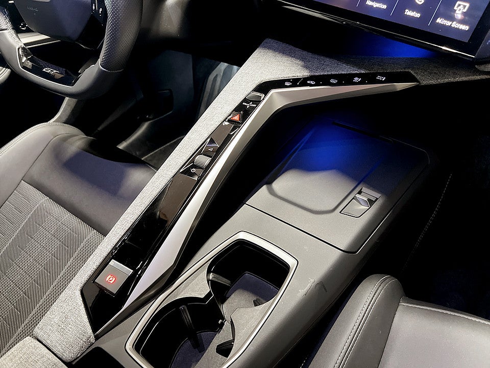 Bild på Peugeot 5008 GT Hybrid 145hk Aut 7-SITS B-KAMERA CARPLAY