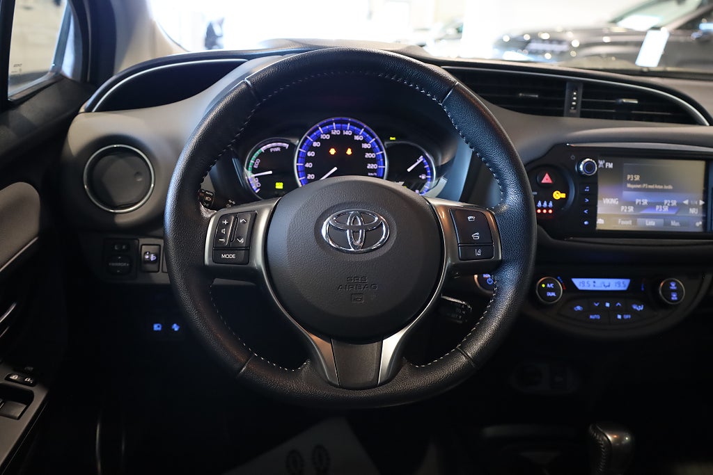 Toyota Yaris Hybrid e-CVT Active Kamera Blåtand Nyservad 2017