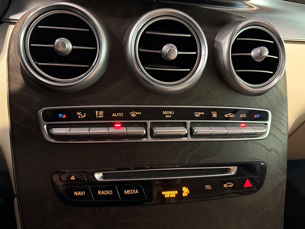 Mercedes-Benz GLC 220 d 4MATIC Värmare Läder Burmester Drag - bild 16