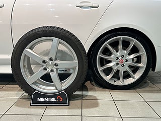 Jaguar XF 3.0 V6 AWD Taklucka Kamera GPS Meridian S/V-hjul