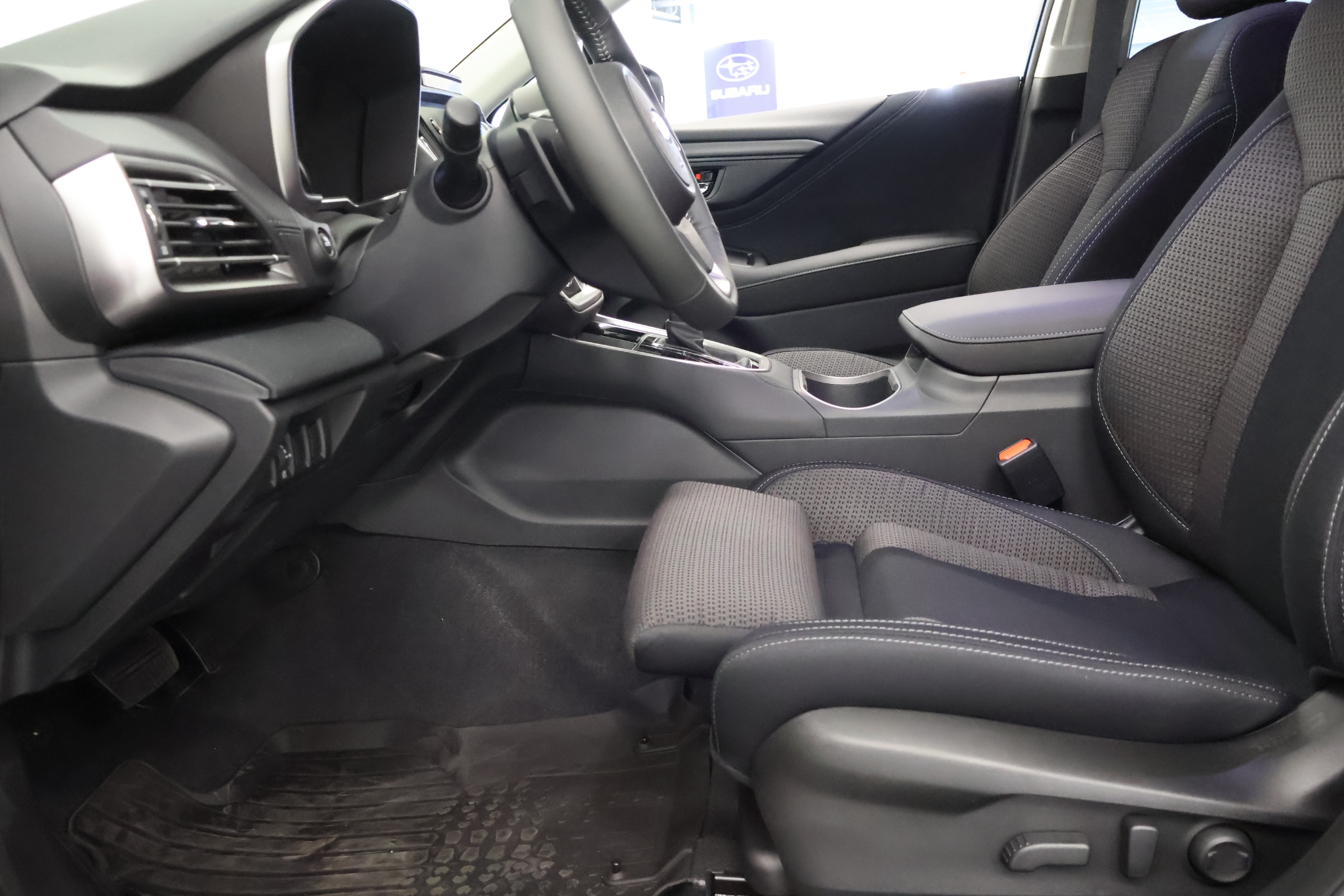 Subaru Outback 2.5 4WD Adventure 2025, photo 5/48