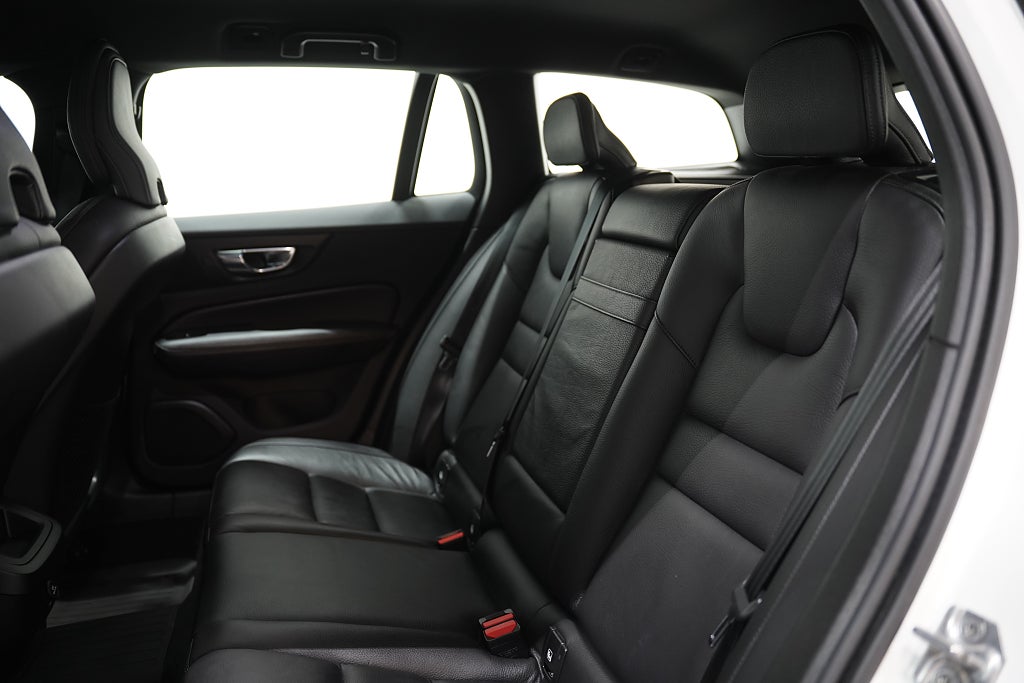 Volvo V60 D3 Geartronic 150hk R-Design D-värmare VOC Skinn