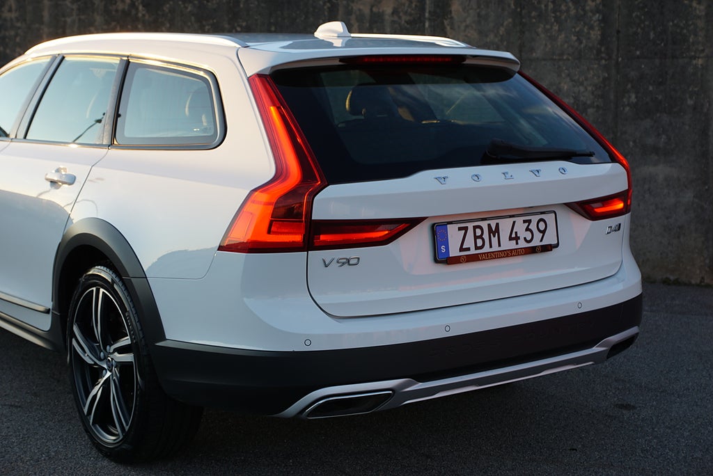 Volvo V90 Cross Country D4 AWD Pro 2-Brukare|Drag|360°|Värmare|BLIS|
