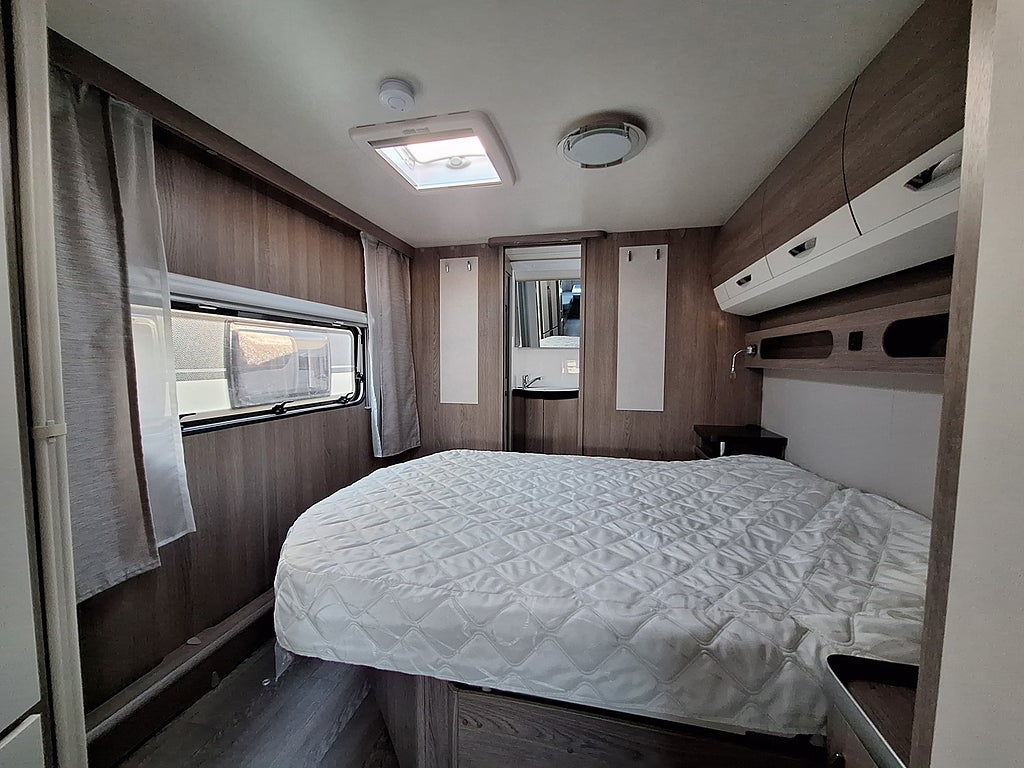 Hobby Prestige 720 WQC Queenbädd, Dusch, Kampanjprodukt!