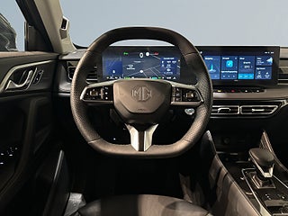 MG HS PHEV Luxury 360° GPS Pvärm Elbaklucka Skinn SoV MOMS – bild 9
