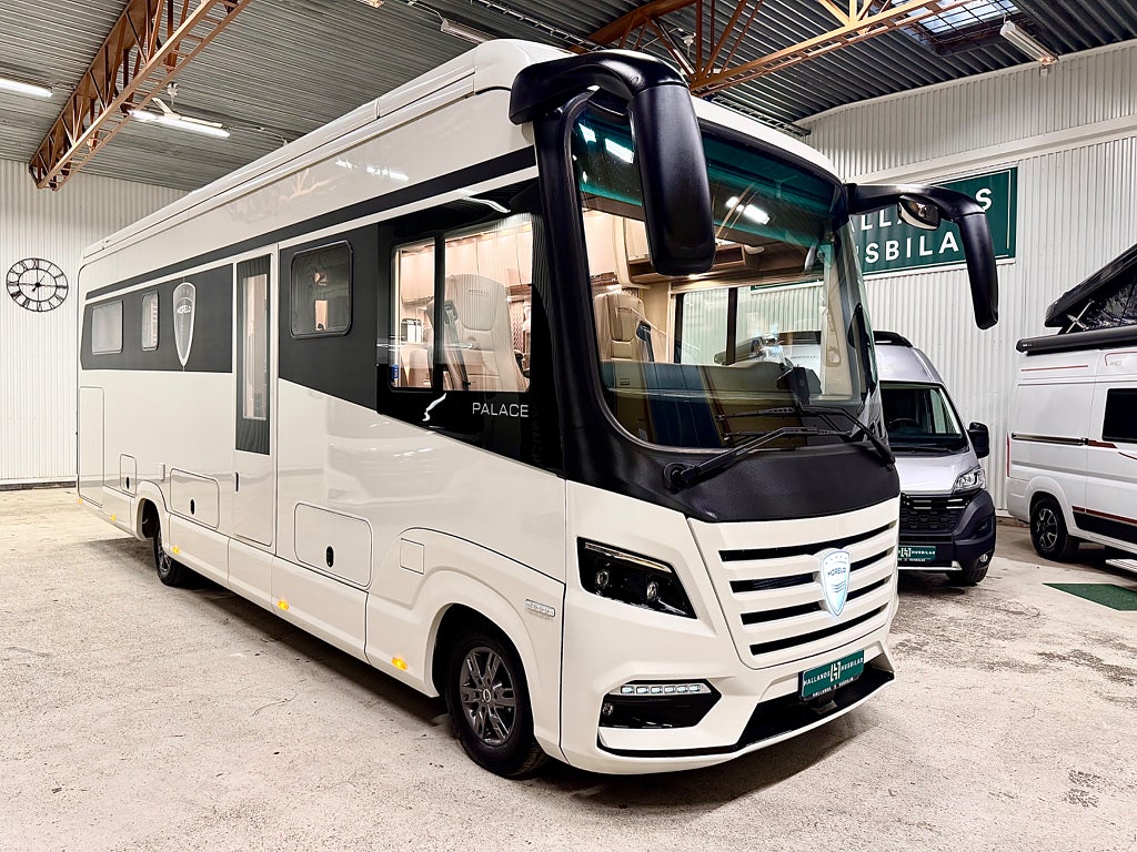 Morelo Palace 93 MB Iveco Dubbelsäng Stödben Solpanel Inverter 